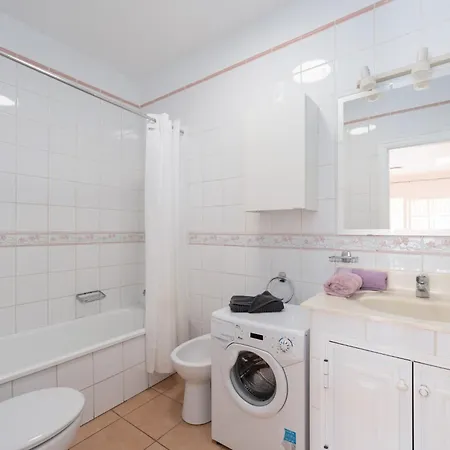 Park & Pool Apartment *